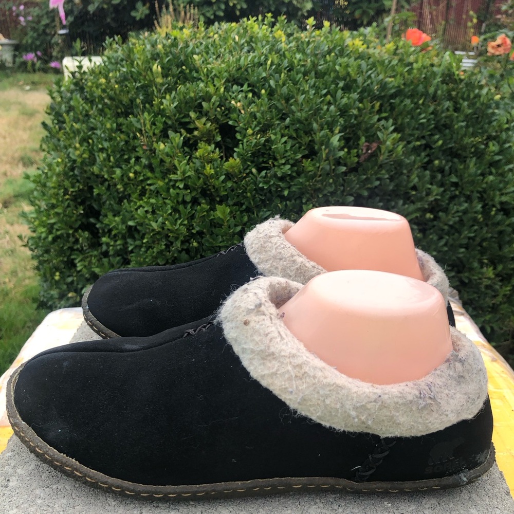Sorel Nakiska Women's Black Suede Shearling-Lined Slip-On Clog Slippers Sz 9.5
